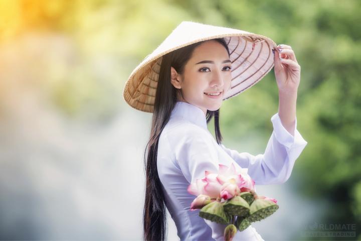 Tỏa Sáng Trên Mạng Xã Hội: Chuyên Gia Trang Điểm & Hotspot Matrix